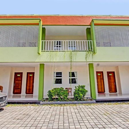 Capital O 91384 Rintaka Residence Senggigi Extérieur photo
