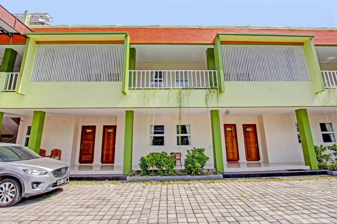 Capital O 91384 Rintaka Residence Senggigi Extérieur photo