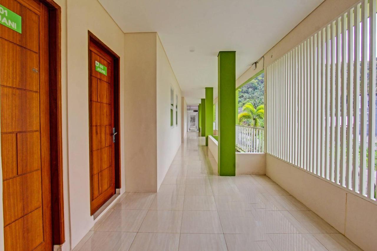 Capital O 91384 Rintaka Residence Senggigi Extérieur photo
