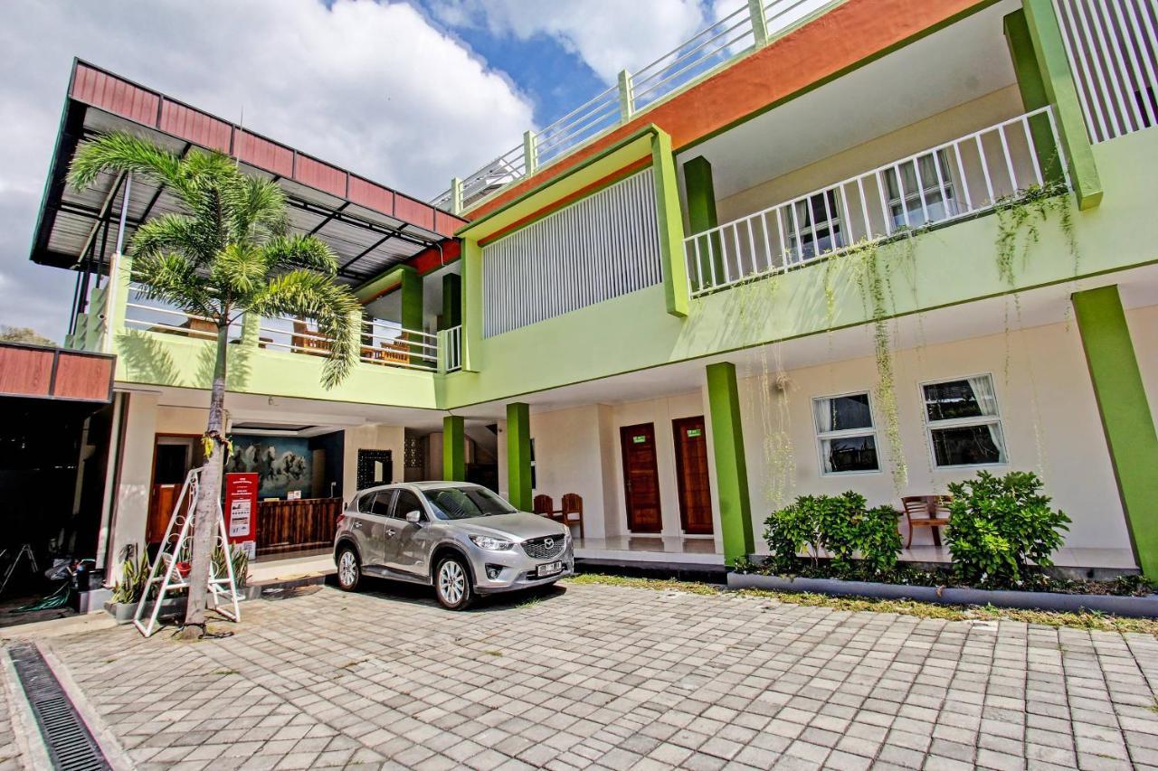 Capital O 91384 Rintaka Residence Senggigi Extérieur photo
